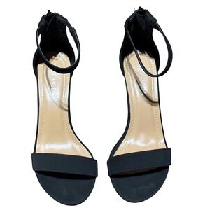 Top Moda Hannah-1 Black Ankle Strap‎ Block Heel Sandals (Size 7)